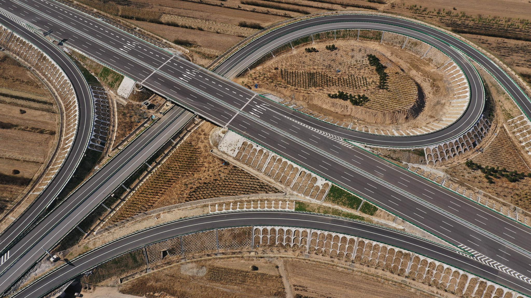 河北:迁曹高速公路全线通车