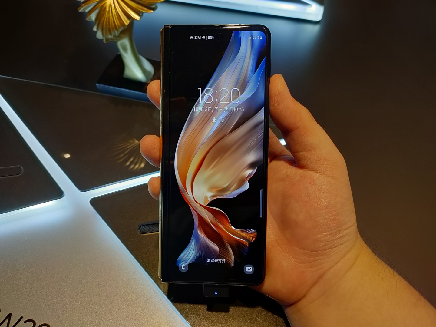 16999 元,"心系天下"三星 w22 5g 手机正式开售__财经头条