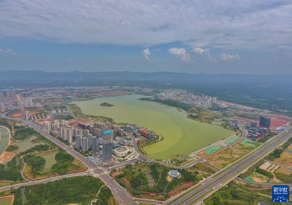 7月28日拍摄的成都科学城(无人机照片)。新华社记者刘坤摄
