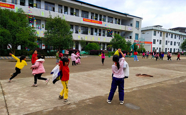 91岁老人助学17年，与家人累计捐赠900余万元休闲区蓝鸢梦想 - Www.slyday.coM