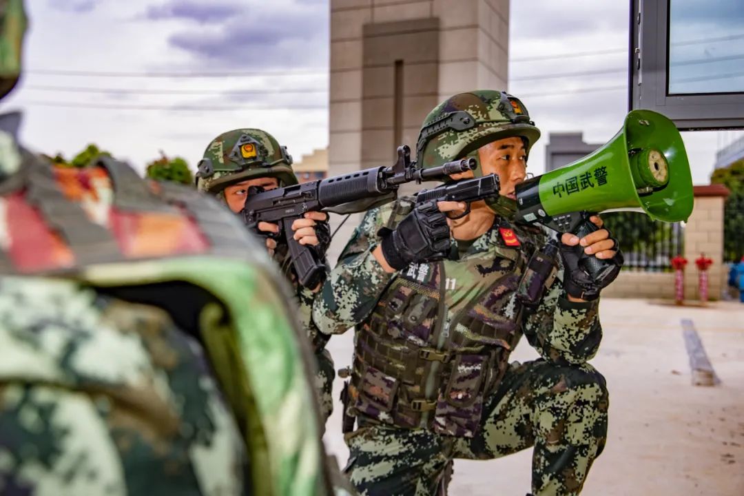 直击广西南宁武警应急演练现场|广西|武警官兵|南宁市_新浪新闻