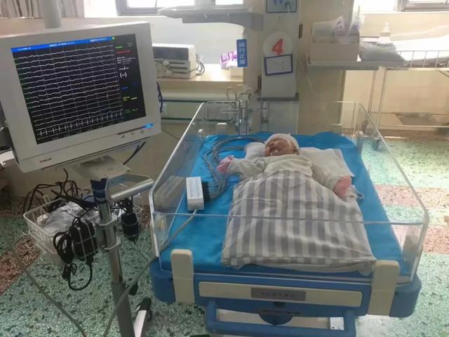 宝宝经常四肢抖动一下是抽筋了 会说话 的脑电波为你解疑答惑 黄疸 大脑 新浪新闻