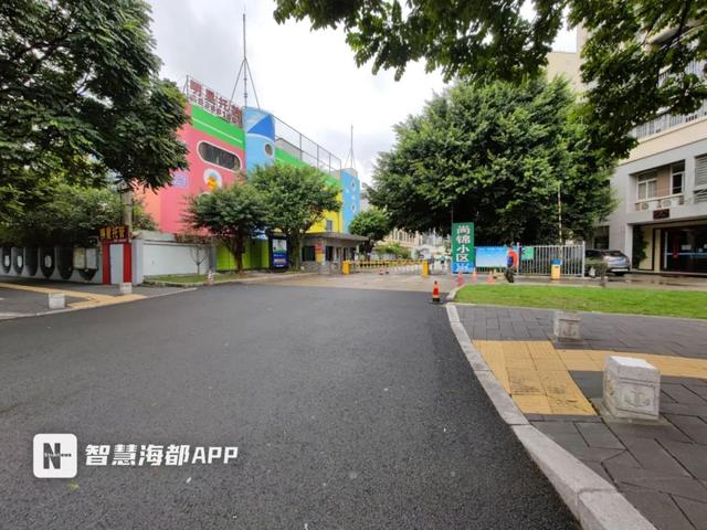 揪心！福州一小学生过马路时被卷入车底……休闲区蓝鸢梦想 - Www.slyday.coM