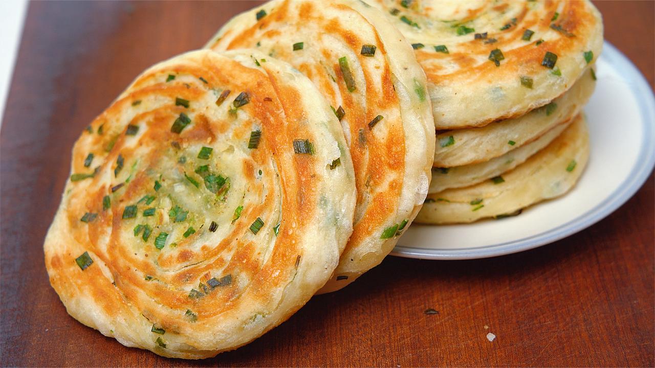 葱油酥饼做法,不同以往葱花饼,外酥里软葱味浓,太好吃了