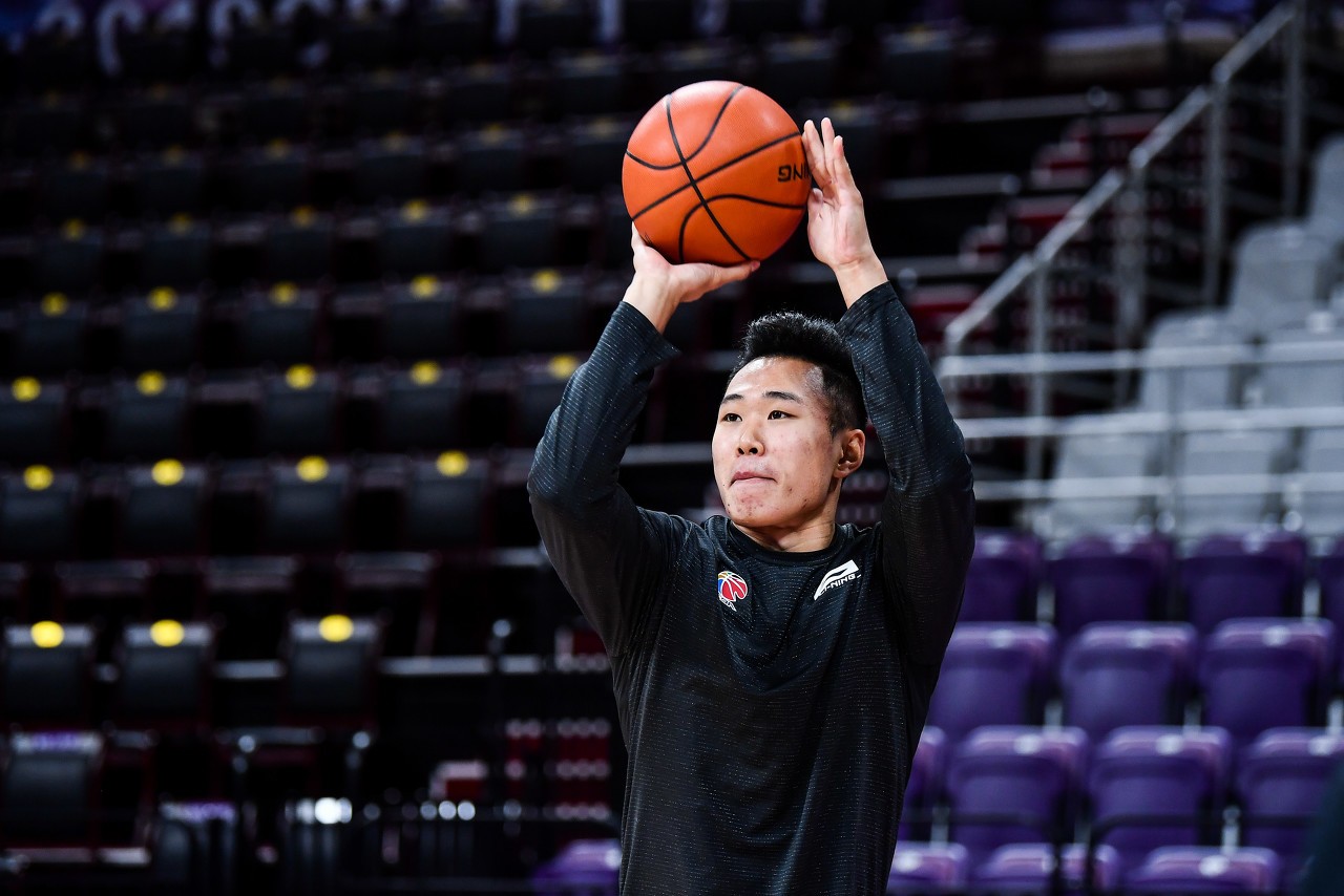 CBA公布深圳VS江苏比赛冲突处罚结果：贺希宁停赛3场&罚款10万休闲区蓝鸢梦想 - Www.slyday.coM