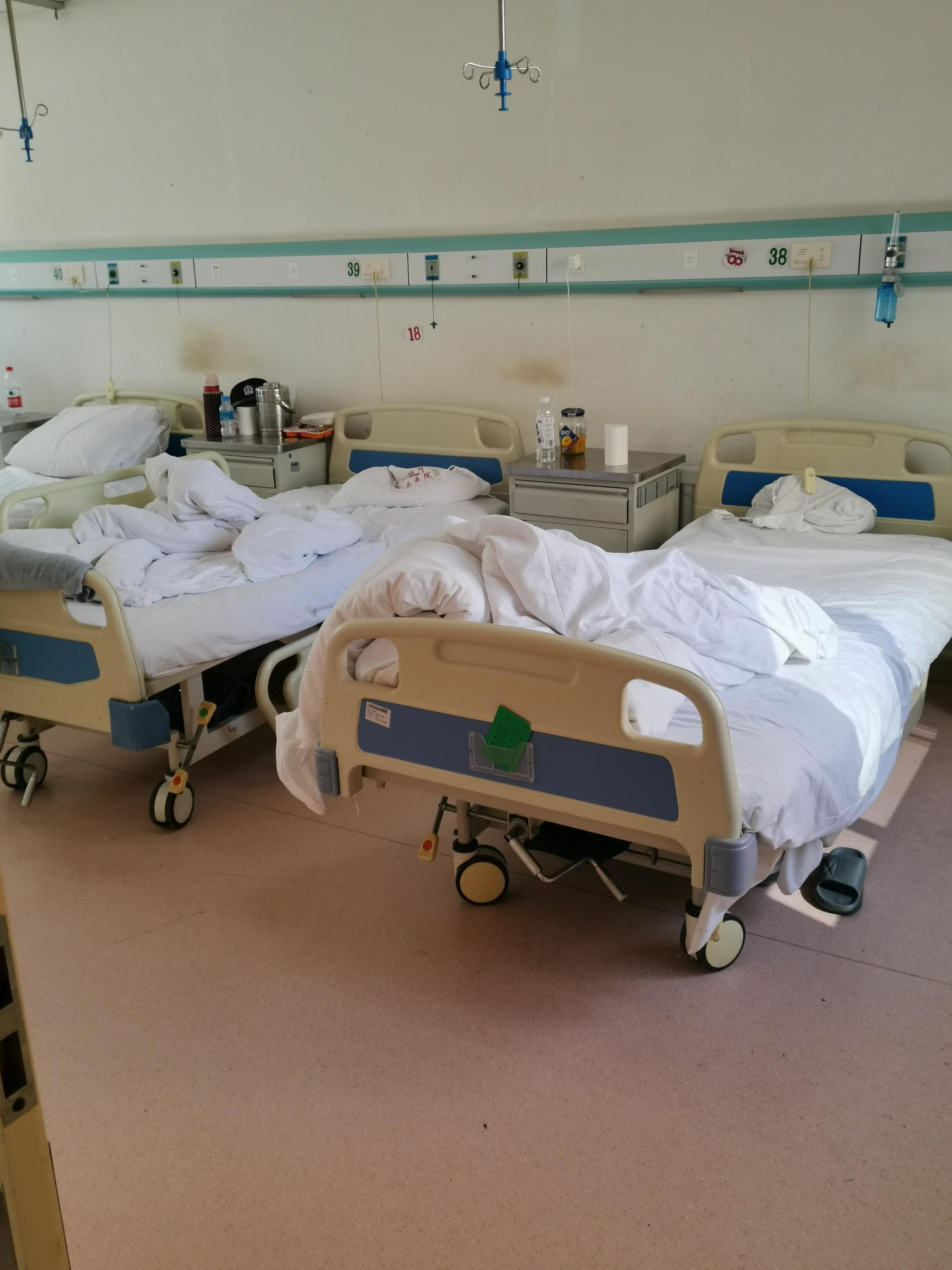 王强所居住的病房