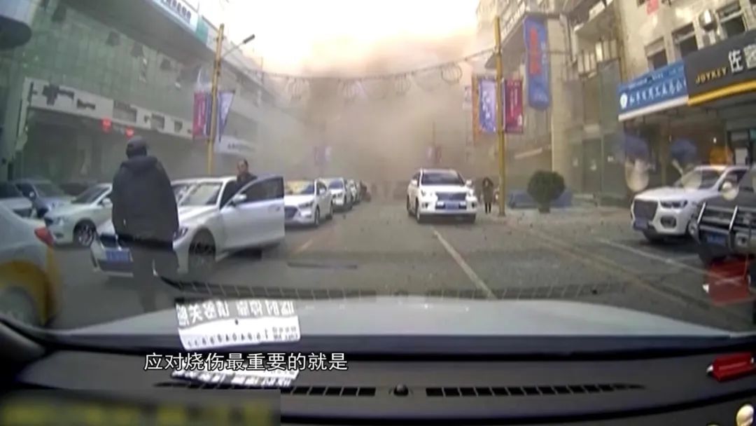 沈阳一饭店突发燃气爆炸！致4死47伤！监控拍下爆燃瞬间休闲区蓝鸢梦想 - Www.slyday.coM