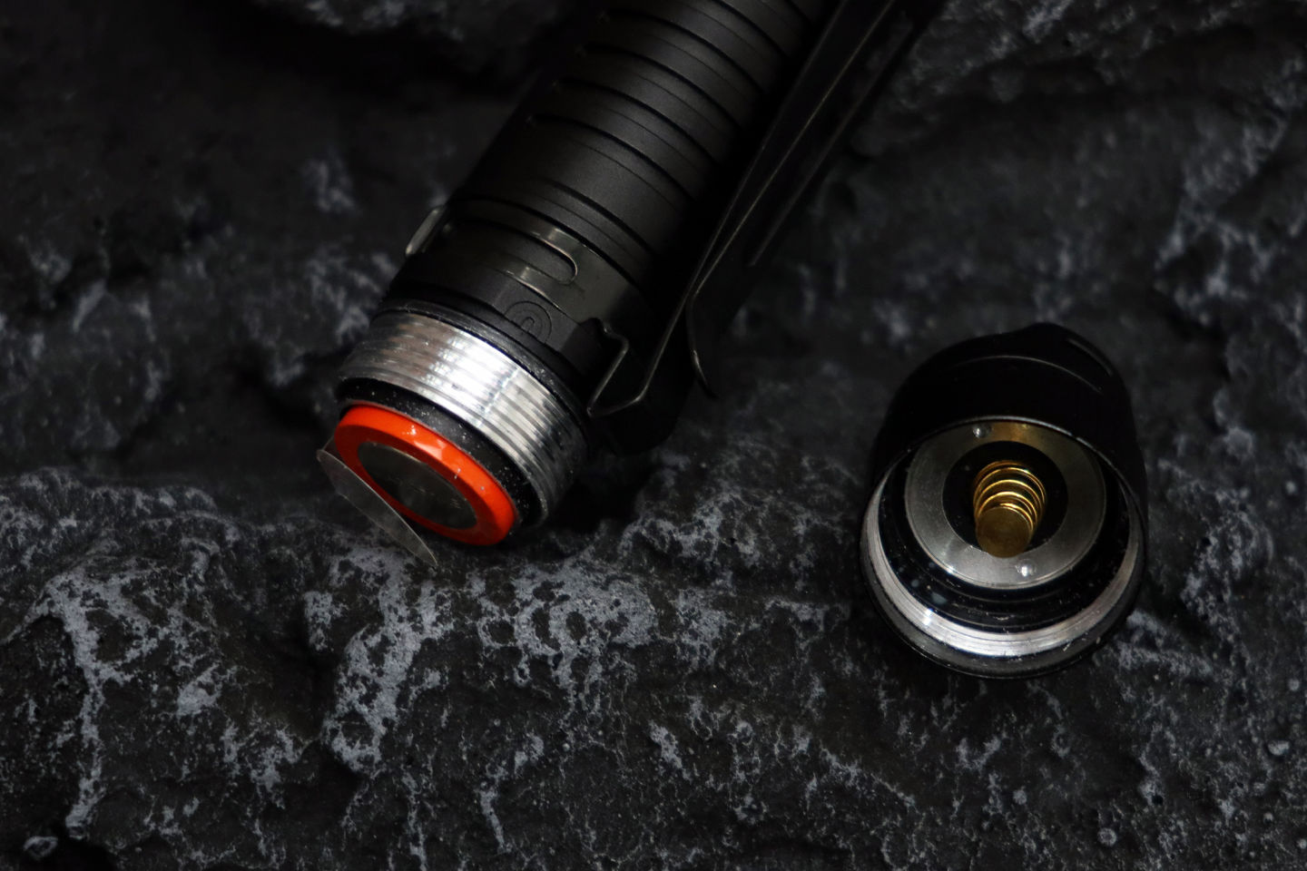 便携精致全能可靠迈极炫mod20b手电筒