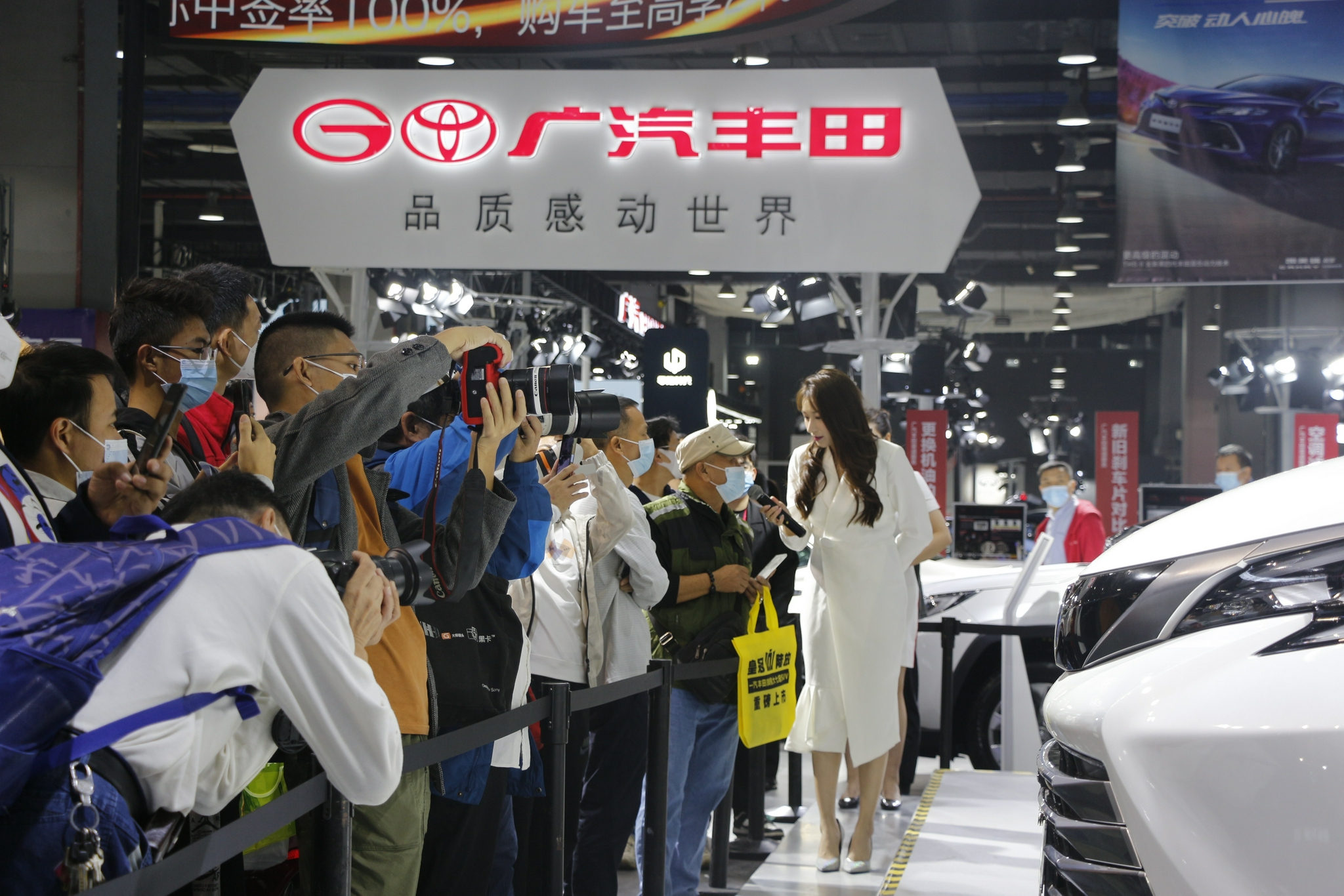 2021华南国际车展今日开幕琶洲涌现高人气售车火爆