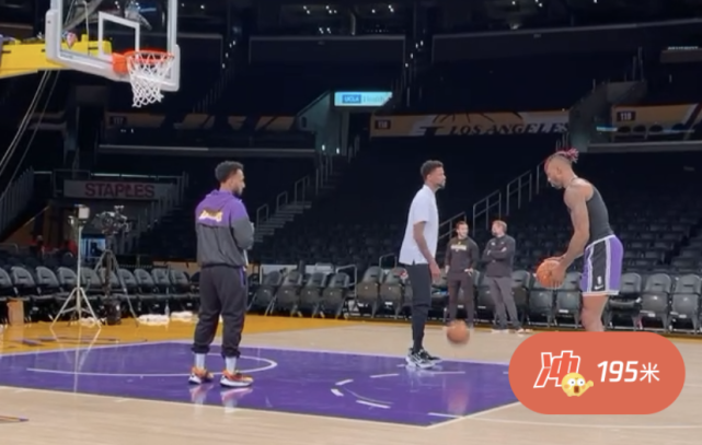 令人动容！湖人输球，霍华德谈与浓眉哥冲突，赛后独自加练罚球休闲区蓝鸢梦想 - Www.slyday.coM