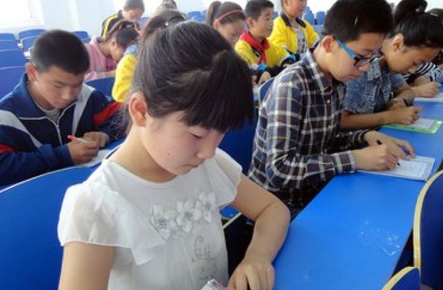 老师罚学生写“爷”字,家长把作业上传网上,网友:爷爷戴墨镜了休闲区蓝鸢梦想 - Www.slyday.coM 老师罚学生写“爷”字,家长把作业上传网上,网友:爷爷戴墨镜了休闲区蓝鸢梦想 - Www.slyday.coM