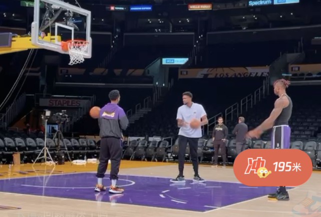 令人动容！湖人输球，霍华德谈与浓眉哥冲突，赛后独自加练罚球休闲区蓝鸢梦想 - Www.slyday.coM