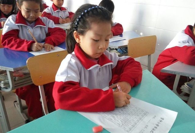 老师罚学生写“爷”字,家长把作业上传网上,网友:爷爷戴墨镜了休闲区蓝鸢梦想 - Www.slyday.coM 老师罚学生写“爷”字,家长把作业上传网上,网友:爷爷戴墨镜了休闲区蓝鸢梦想 - Www.slyday.coM