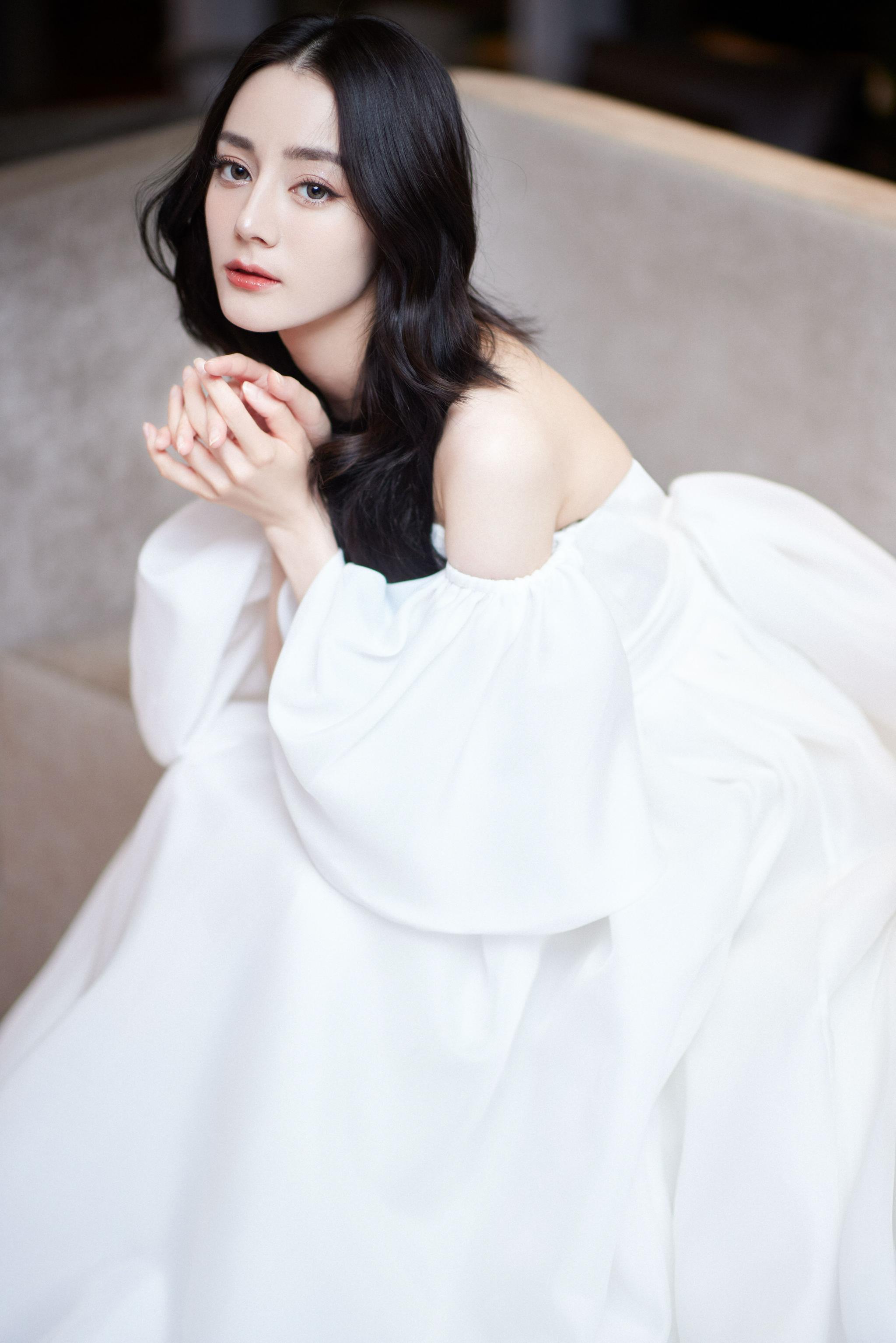 迪丽热巴又一次让全世界心动了妩媚天成简直就是纯欲界天花板