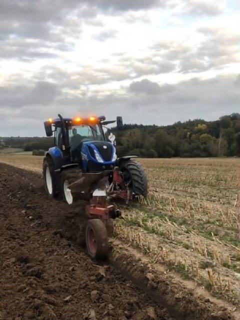 两头忙的耕地车