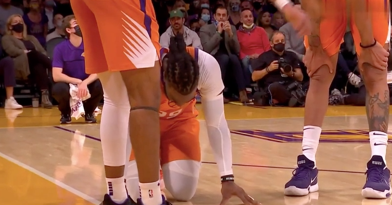 詹姆斯！一级恶意犯规！摊手不满 怒视裁判 回放来了休闲区蓝鸢梦想 - Www.slyday.coM