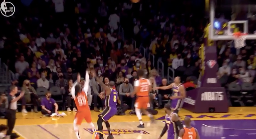 詹姆斯！一级恶意犯规！摊手不满 怒视裁判 回放来了休闲区蓝鸢梦想 - Www.slyday.coM