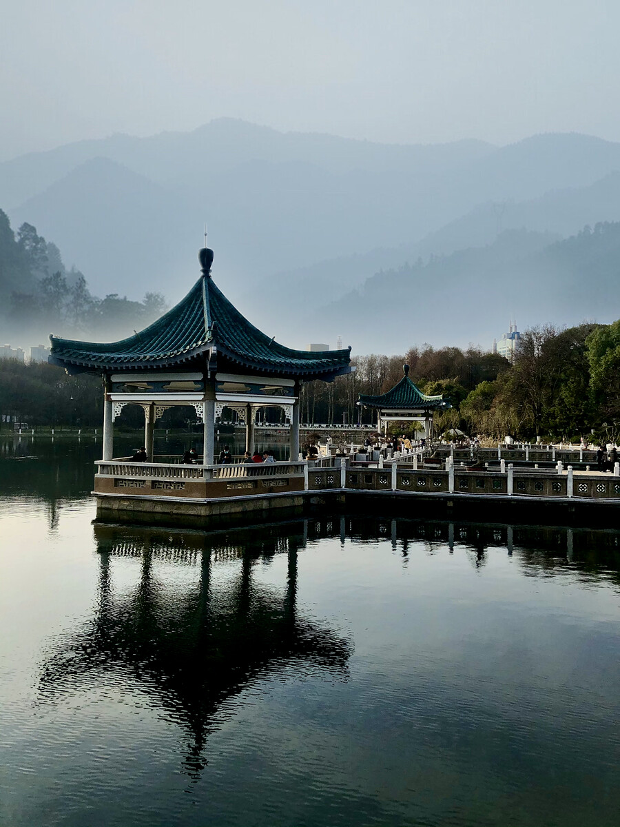 憨叔江湖故事256龙飞扬方亭游武汉东湖龙飞扬一招拟破危局