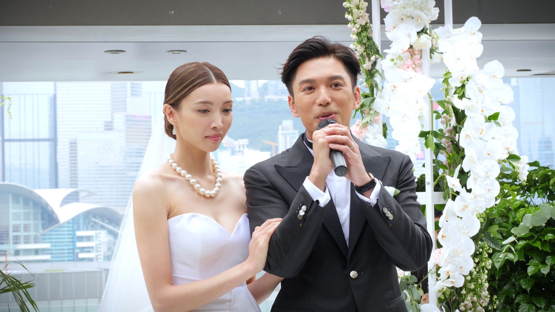 妻子戴四对龙凤镯出嫁,长相清秀气质文雅|薛世恒|陈法拉|再婚_新浪