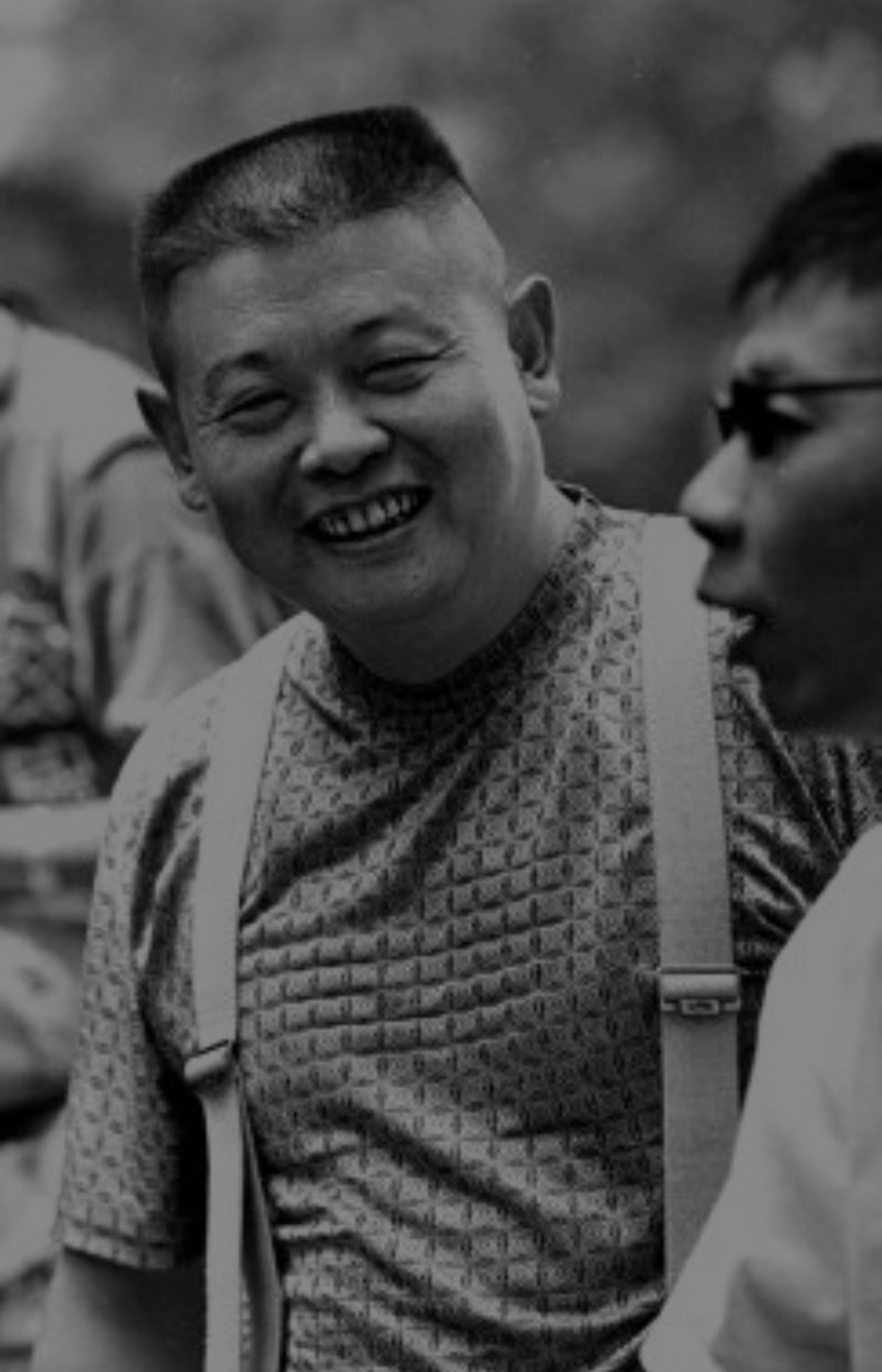 劝王劲松去北京发展,为张涵予推荐戏,傅彪去世16年,妻儿还好吗|张秋芳