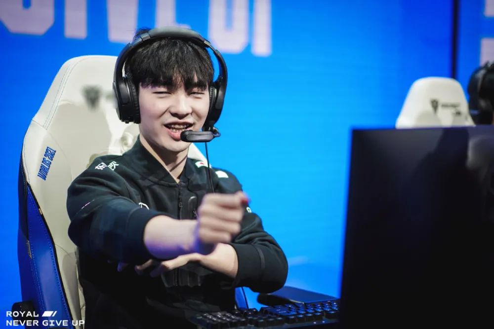 T13:0光速带走HLE晋级四强休闲区蓝鸢梦想 - Www.slyday.coM