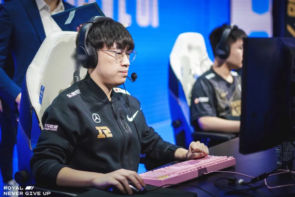 T13:0光速带走HLE晋级四强休闲区蓝鸢梦想 - Www.slyday.coM