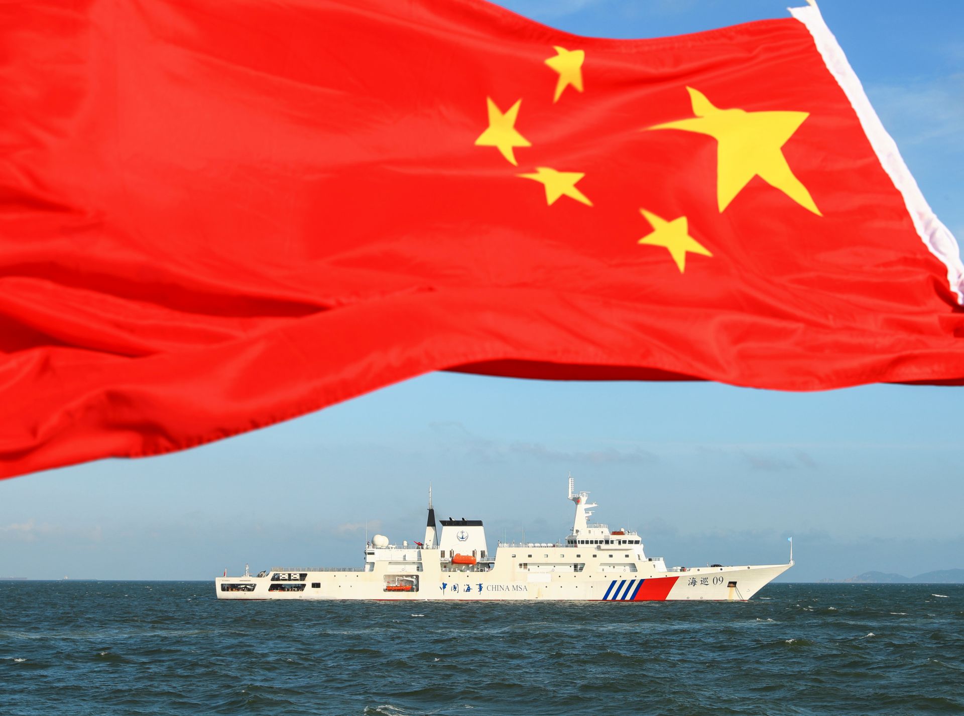 我国首艘万吨级海事巡逻船"海巡09"轮在广州南沙列编,加入中国海事