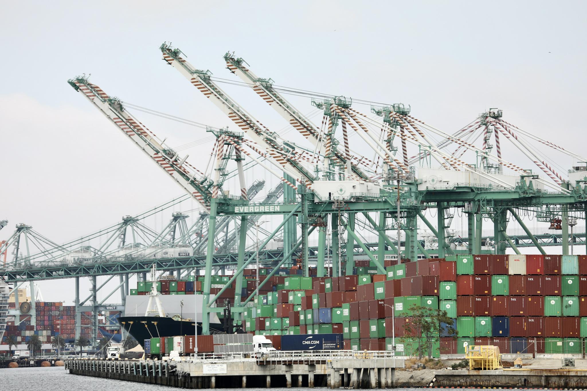 美国洛杉矶:港口持续繁忙|集装箱|洛杉矶|美国_新浪新闻