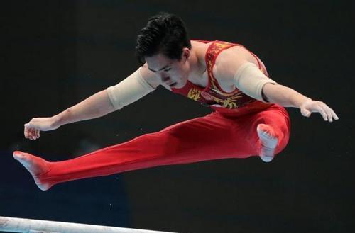 集齐金银铜牌——两名中国小将韦筱圆和罗蕊分别获得高低杠金牌和铜牌