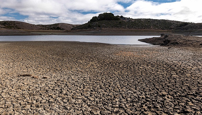 2021年10月13日，美国加利福尼亚州水库干旱。图片来源：视觉中国
