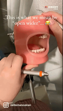 每日一笑：​千万不要在女友面前系鞋带！害得女友误会了…休闲区蓝鸢梦想 - Www.slyday.coM