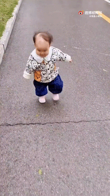 每日一笑：​千万不要在女友面前系鞋带！害得女友误会了…休闲区蓝鸢梦想 - Www.slyday.coM