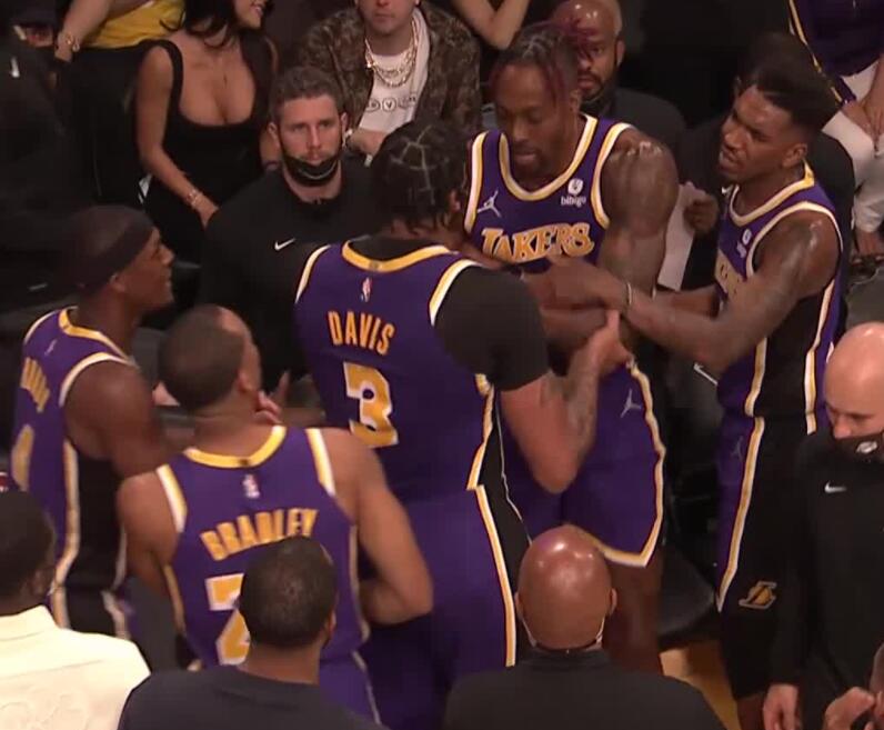 霍华德：我和浓眉的冲突已经解决，他是我兄弟休闲区蓝鸢梦想 - Www.slyday.coM