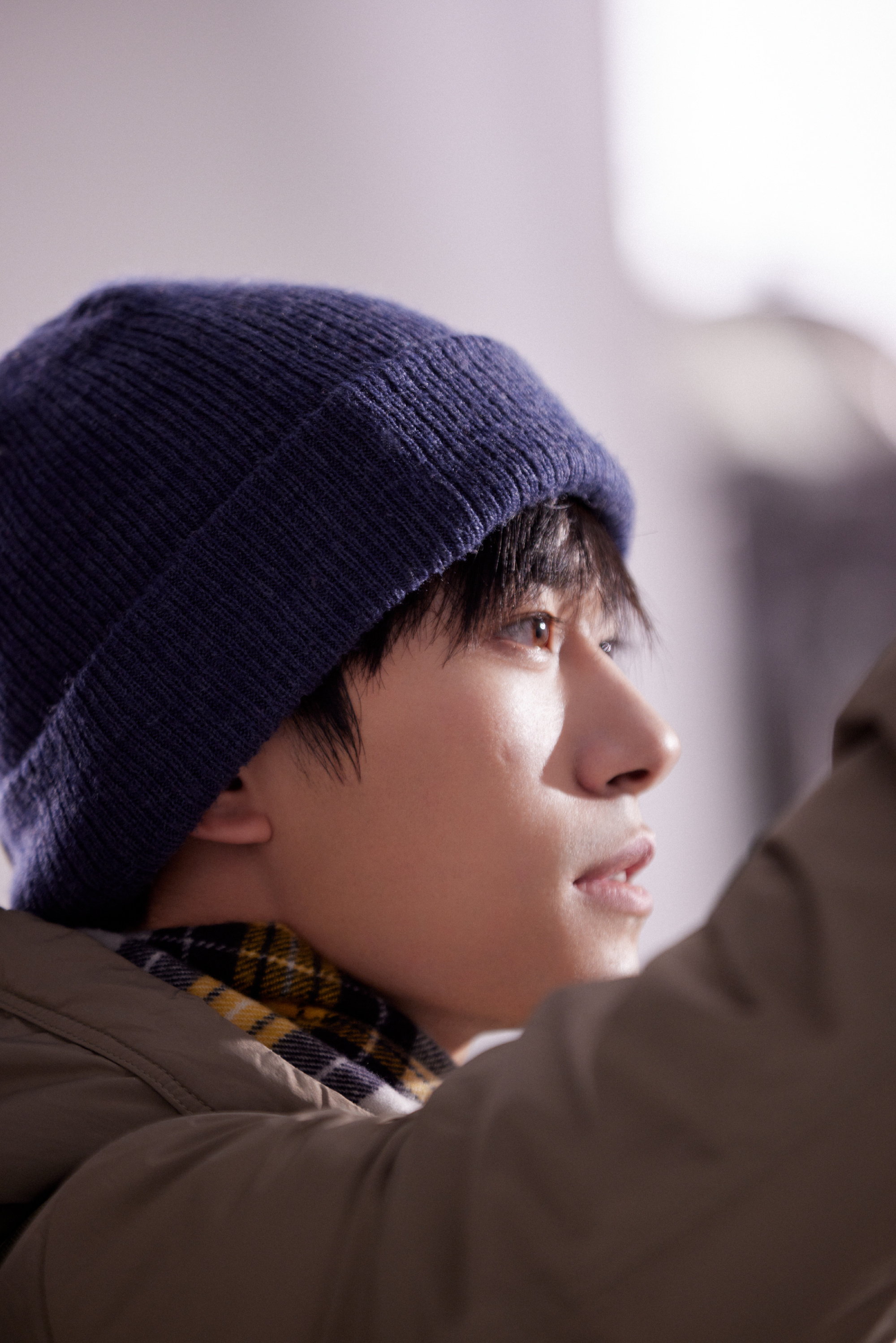 易烊千玺拍摄北京冬奥会火炬传递故事短片每张花絮图都非常帅气