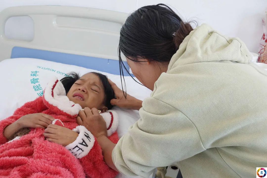 女童患病后又被烫伤，拖了6年才做手术，双腿布满钢支架看着都疼休闲区蓝鸢梦想 - Www.slyday.coM