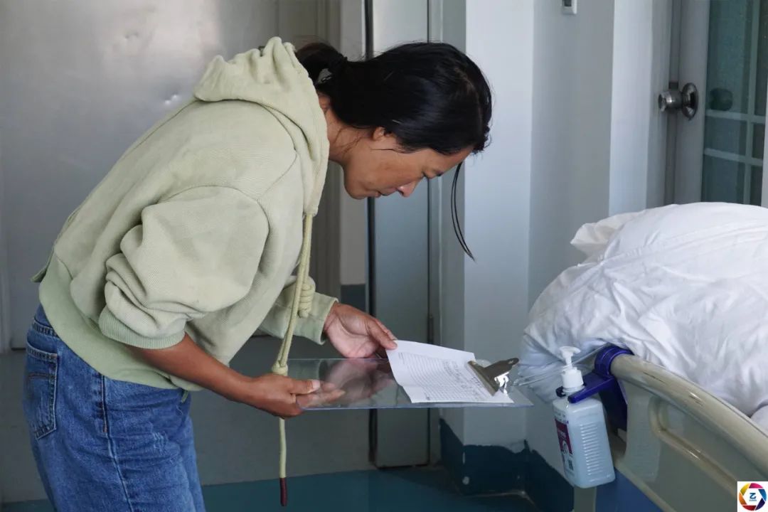 女童患病后又被烫伤，拖了6年才做手术，双腿布满钢支架看着都疼休闲区蓝鸢梦想 - Www.slyday.coM