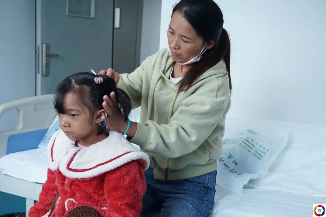 女童患病后又被烫伤，拖了6年才做手术，双腿布满钢支架看着都疼休闲区蓝鸢梦想 - Www.slyday.coM