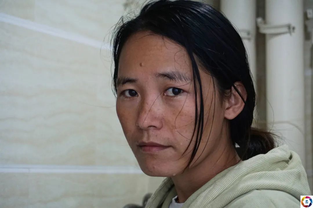 女童患病后又被烫伤，拖了6年才做手术，双腿布满钢支架看着都疼休闲区蓝鸢梦想 - Www.slyday.coM