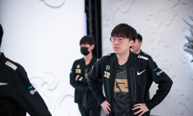 国外网友热议EDG晋级四强：看完比赛,感觉LPL今年没机会击败LCK休闲区蓝鸢梦想 - Www.slyday.coM