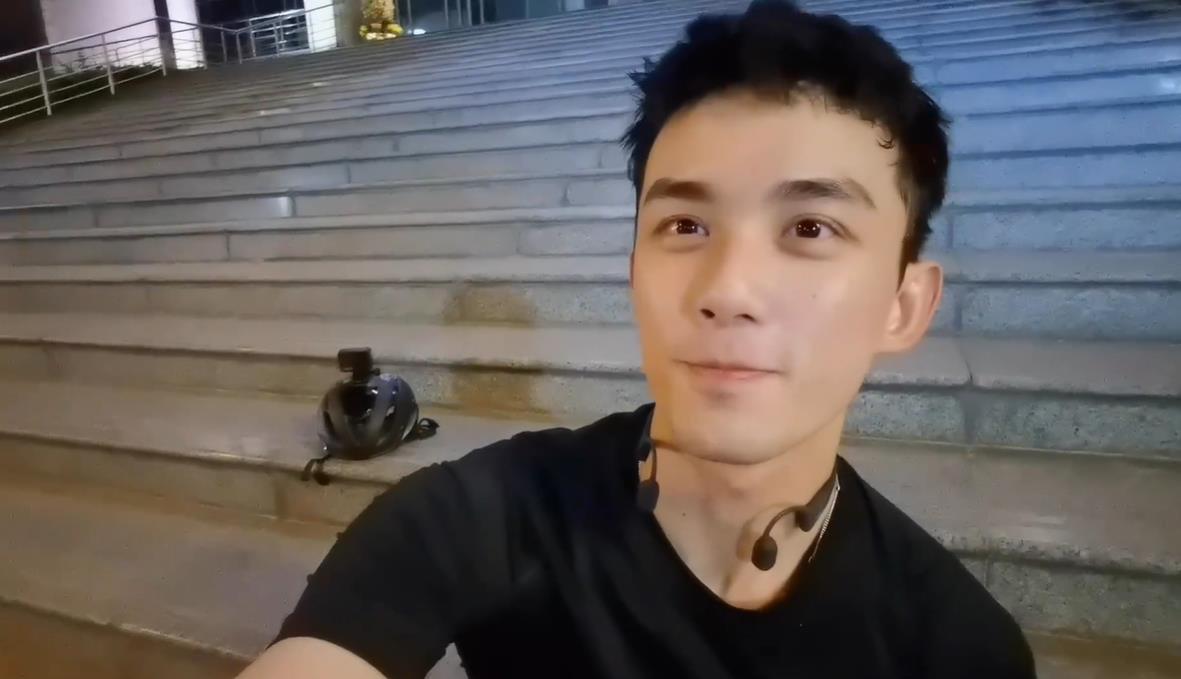 晋江在逃男主之一的吴磊为什么会喜欢骑行或许和胡歌有关