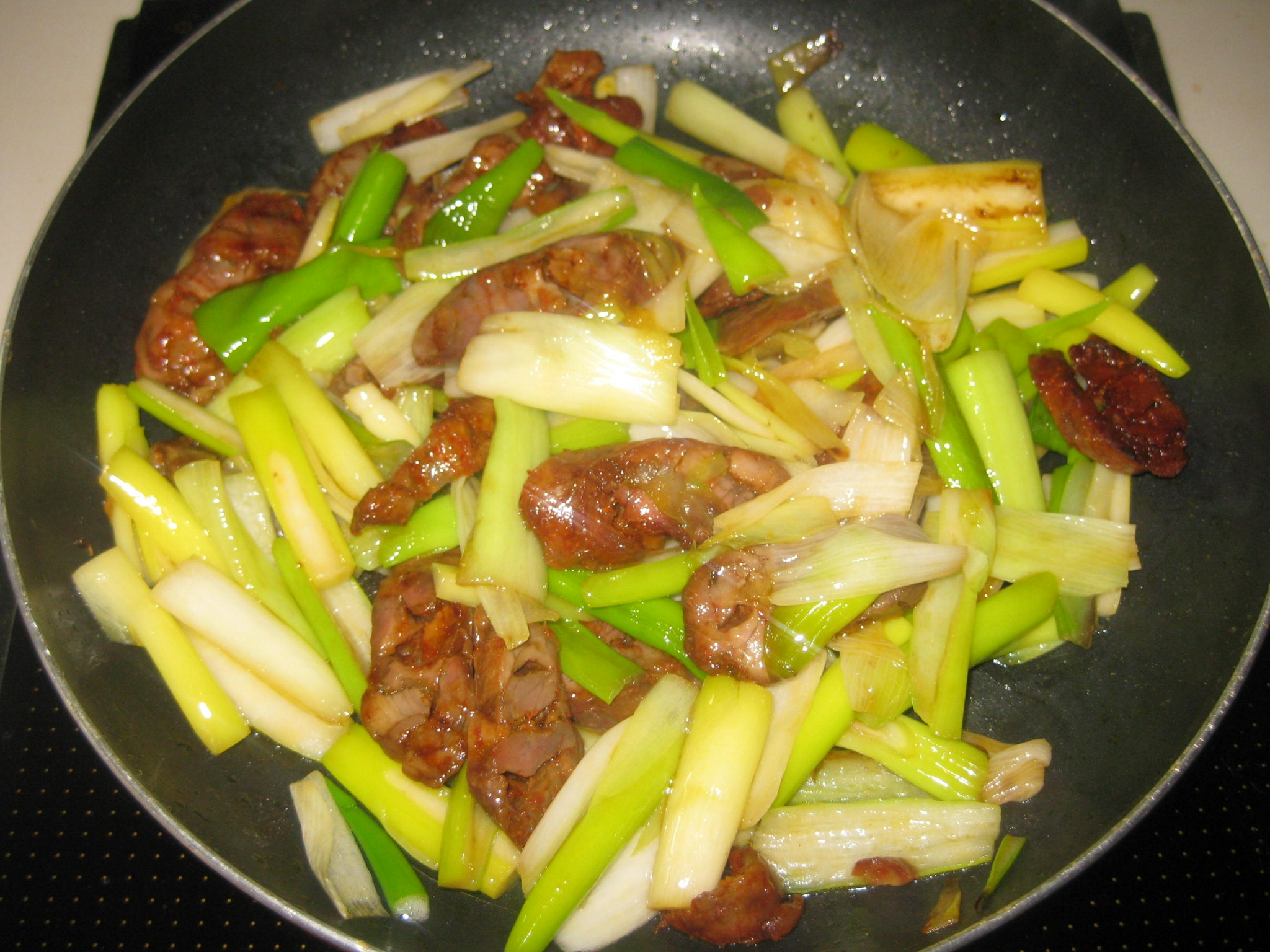 美味的大葱炒腊肠