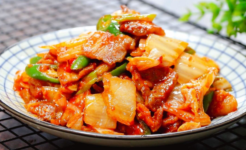 简单的食材不简单的美味家常五花肉炒白菜这种做法是真香