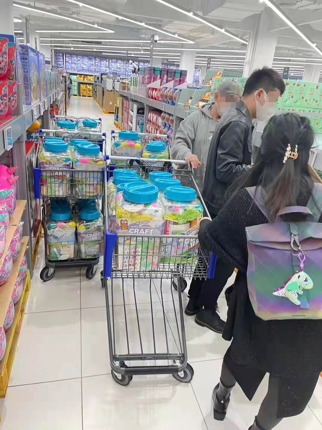 顶风作案？家乐福怒曝被“二选一”潜规则：会员店首日开业部分货架被搬空休闲区蓝鸢梦想 - Www.slyday.coM