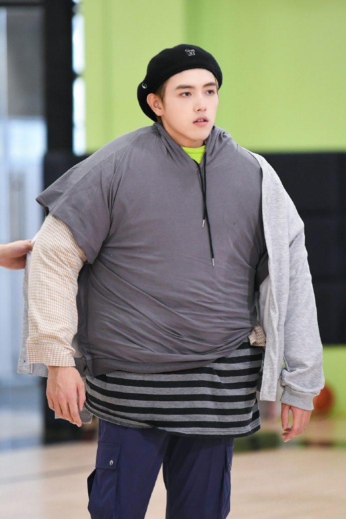 胖若两人!陈飞宇穿70件衣服投篮:仿佛回到220斤的时候