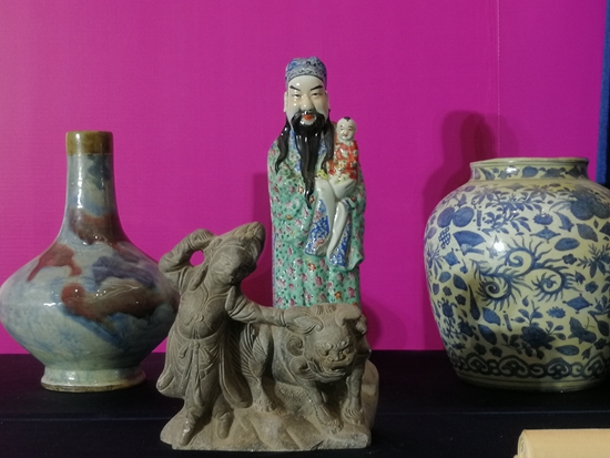 91岁“新闻老兵”携家人捐171件（套）文物史料休闲区蓝鸢梦想 - Www.slyday.coM