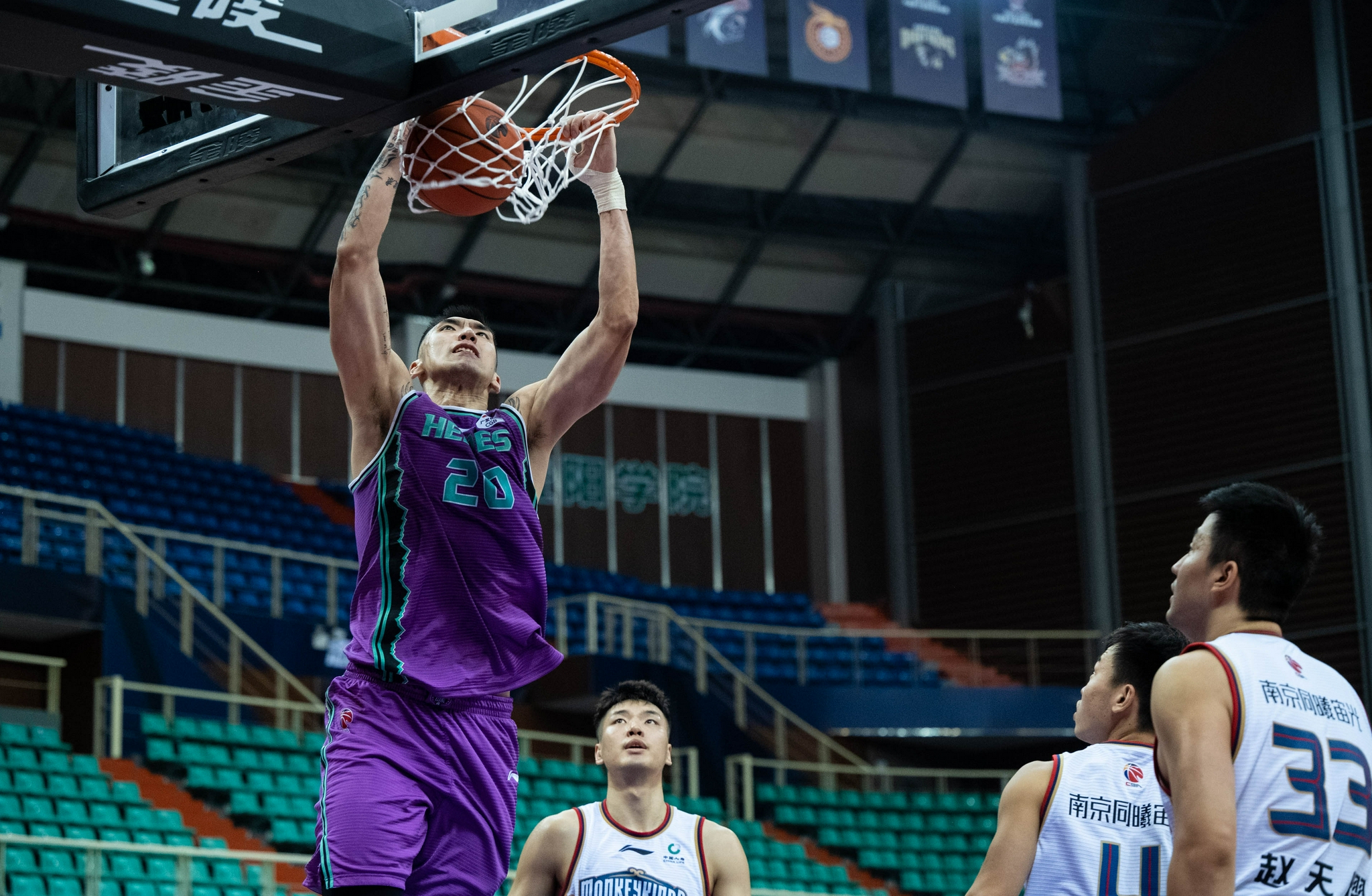 篮球——cba第一阶段:南京同曦宙光队不敌山东高速队