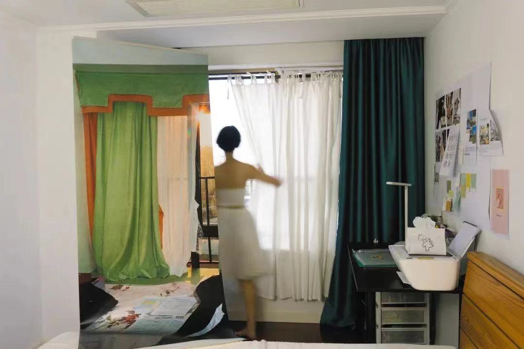 刘思典，《与家人在家》，照片及综合材料，2020