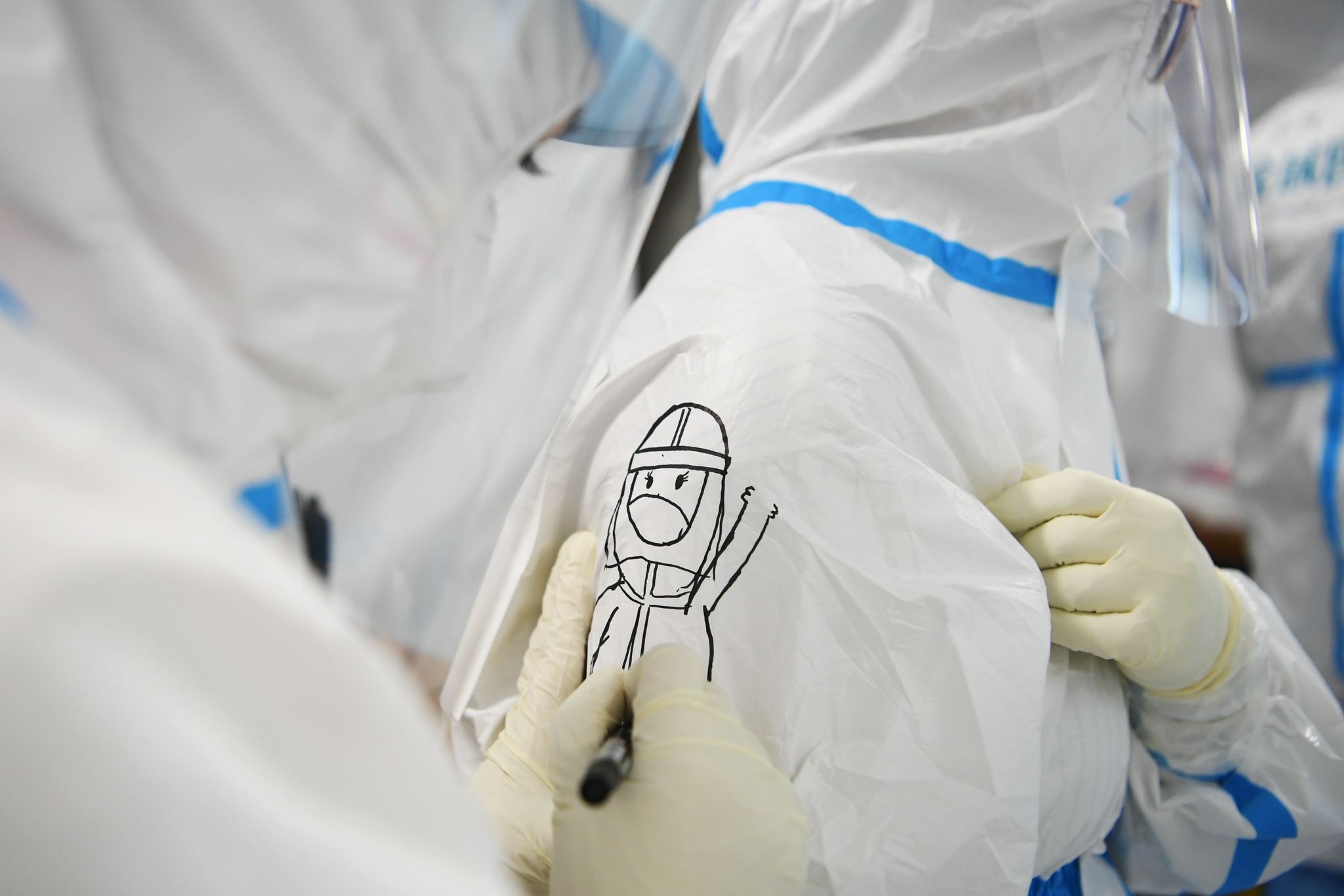 病毒猎手走进猎鹰号硬气膜实验室