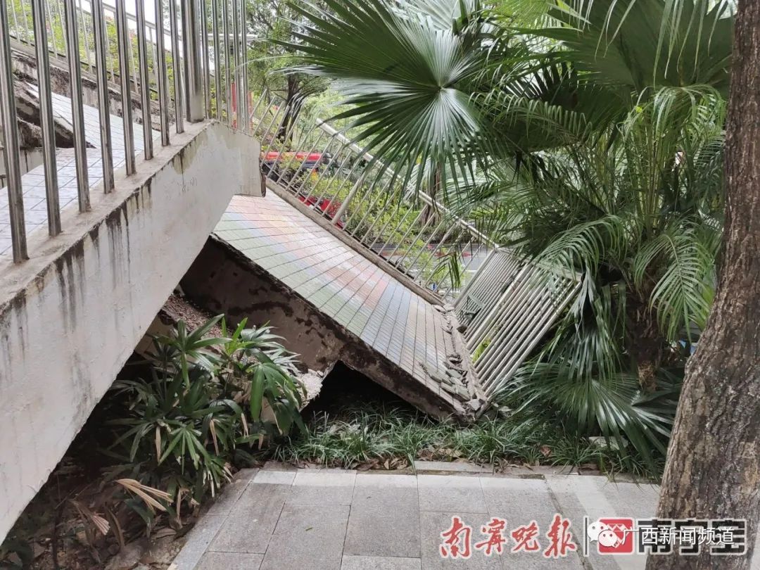 警方通报来了！南宁竹溪大道一过街天桥被工程车撞击，部分发生坍塌休闲区蓝鸢梦想 - Www.slyday.coM