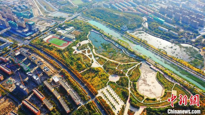 新疆托克逊县白杨河秋景如画